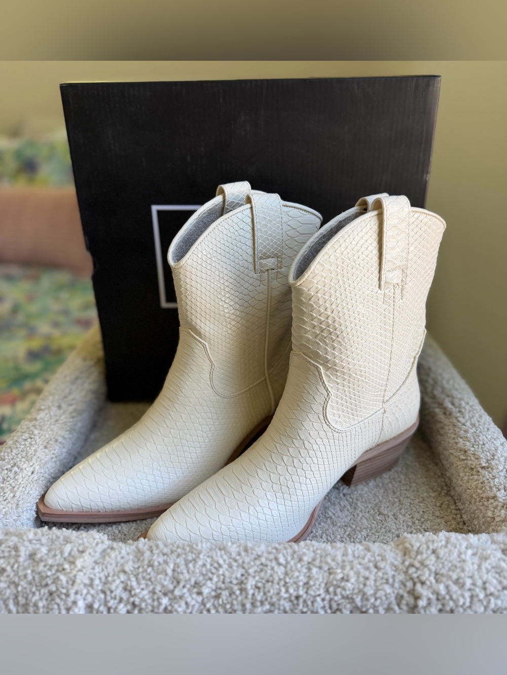 NEW IN BOX ShuShop Zou Zou Western Cowboy Boots Size 6